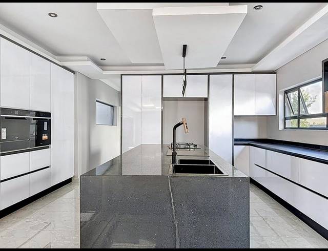 6 BEDROOM HOUSE FOR SALE IN SIX FOUNTAINS RESIDENTIAL ESTATE